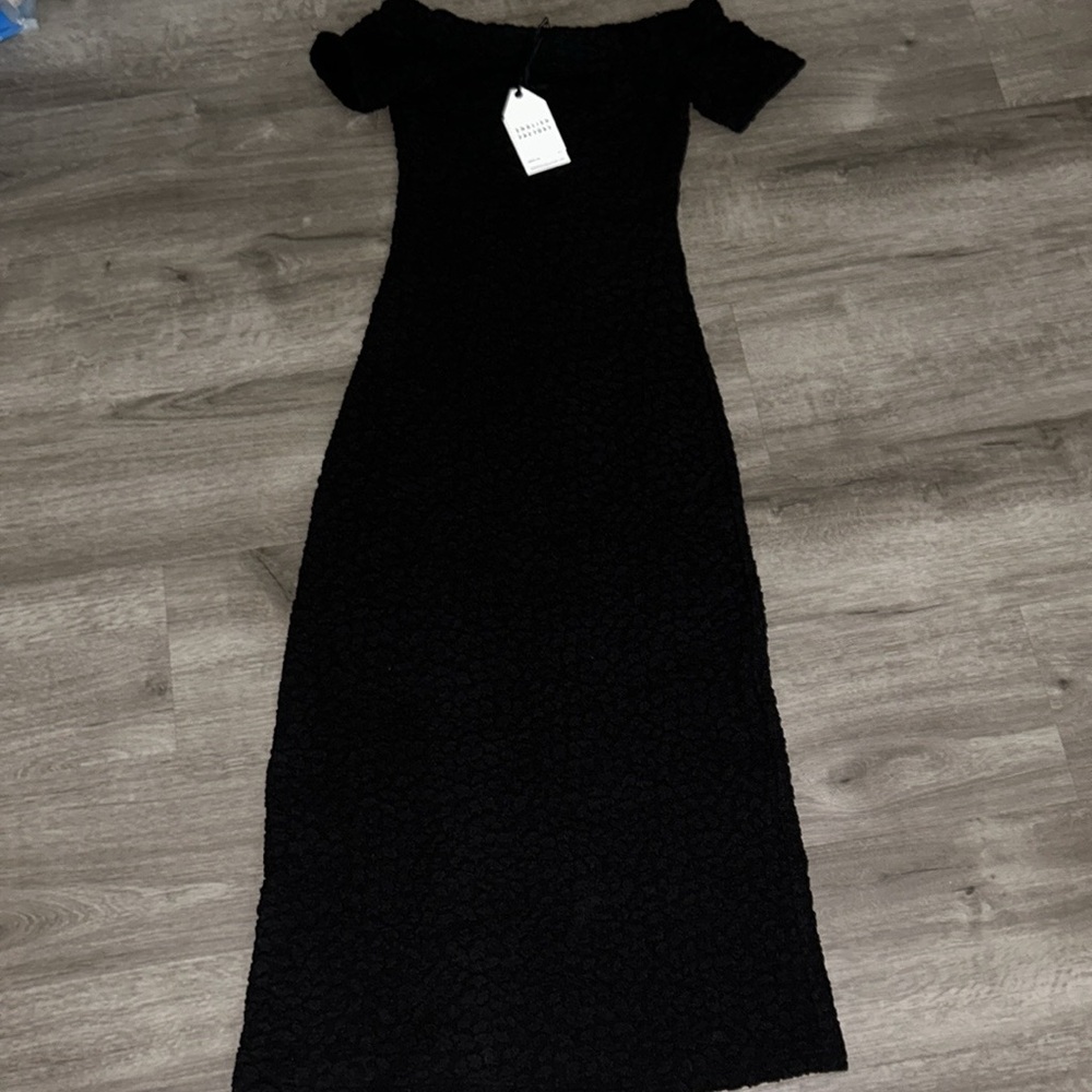 English factory off the shoulder textured midi dress - Picture 6 of 10